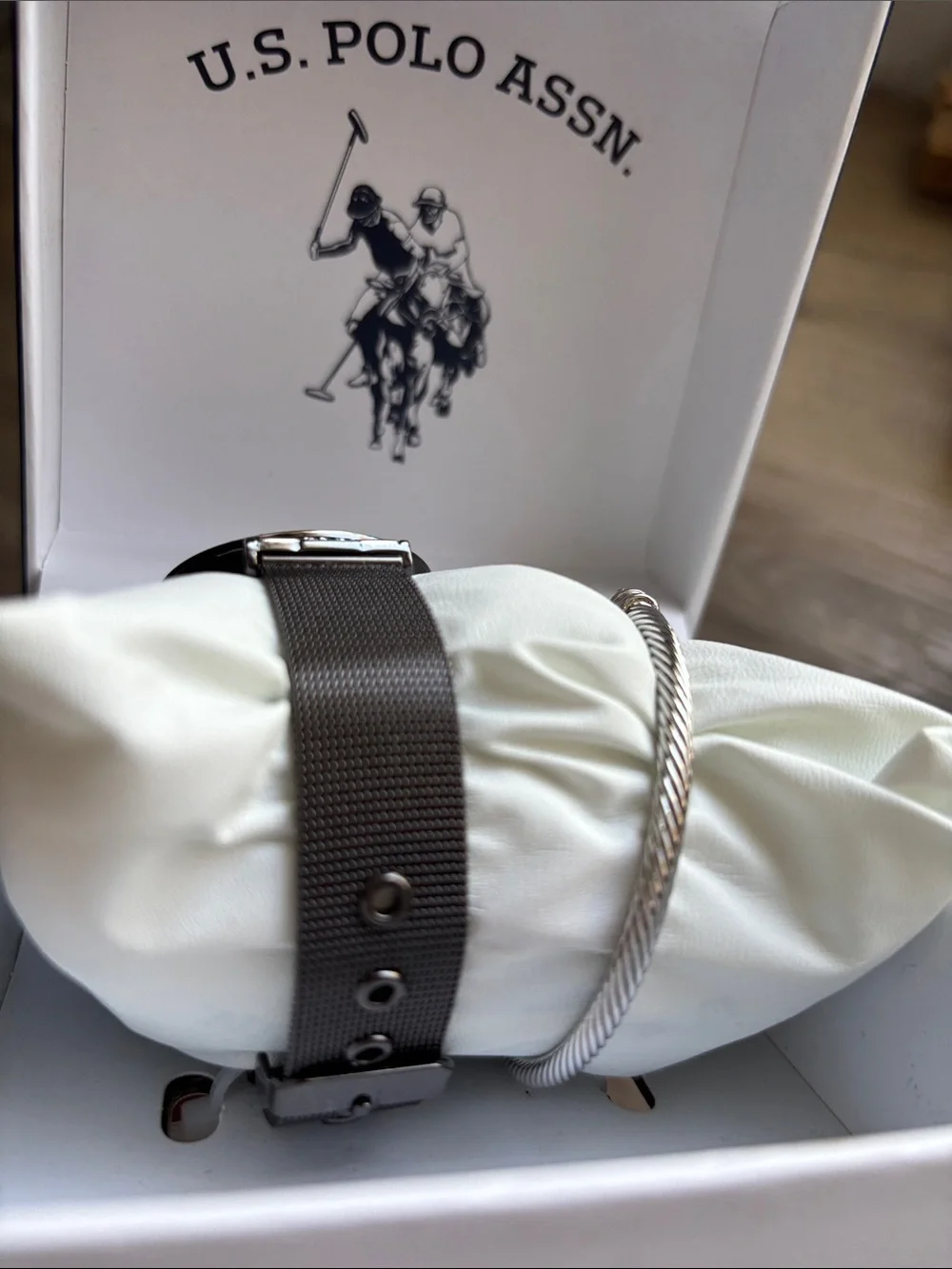 U.S. Polo Assn. Women's Black Dial Watch w/ Silver-Tone Bracelet Set. New in box - Picture 3 of 5